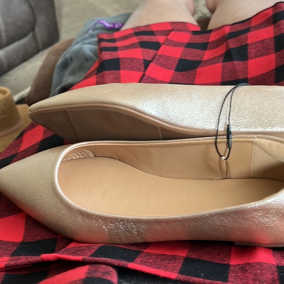 Woman’s gold flats New with tags. Size 7.5. Not fir wide foot. Comfortable - Picture 3 of 4